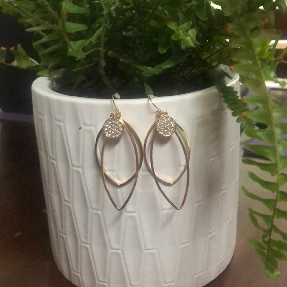 Hand Crafted Jewelry - 💎Gold 2 tear leaf with diamond charm💎